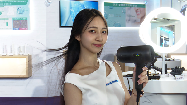 ▲▼松下,Panasonic,秋季產品發表會,愛(Ai)你的美好生活,新一代奈米水離子吹風機nanocare ULTIMATE EH-NC80。（圖／記者姜國輝攝）