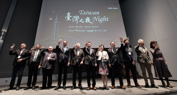 ▲台灣之夜貴賓們共同舉杯致意。（圖／貿協提供）