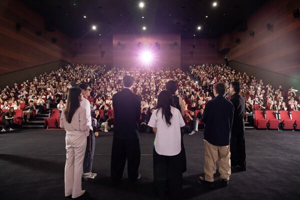 ▲《他年她日》許光漢、袁澧林出席越南影人場，與粉絲互動。（圖／甲上提供）