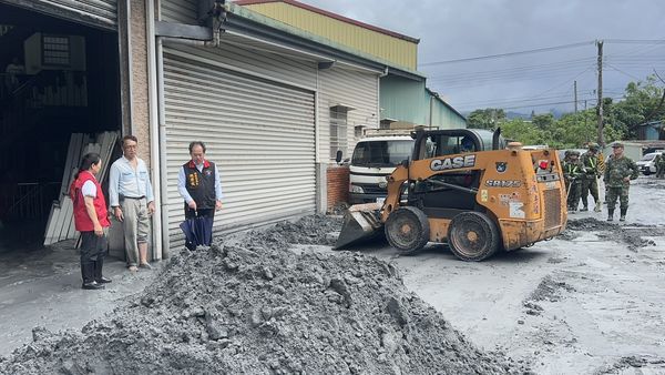 ▲▼花蓮馬太鞍溪堰塞湖溢流，光復鄉災情慘重，清淤。（圖／花蓮縣政府）