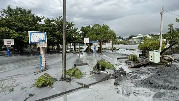 ▲▼花蓮馬太鞍溪堰塞湖溢流，光復鄉災情慘重，清淤。（圖／花蓮縣政府）