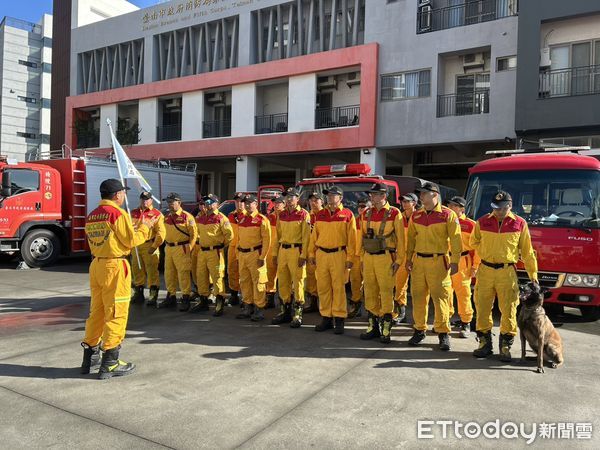 ▲台南市特搜隊25日上午集結整裝，出發前往花蓮支援堰塞湖溢流搜救任務。（記者林東良翻攝，下同）