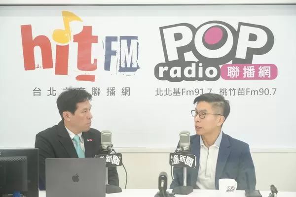 ▲▼民進黨團幹事長鍾佳濱接受《POP撞新聞》主持人黃暐瀚專訪。（圖／POP Radio提供）