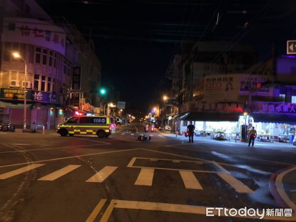 ▲東港鎮中正路與中山路口交通事故。（圖／記者陳崑福翻攝）