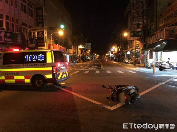 ▲東港鎮中正路與中山路口交通事故。（圖／記者陳崑福翻攝）