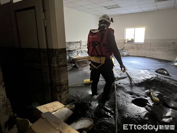 ▲▼高雄市特搜隊支援花蓮光復。（圖／記者許宥孺翻攝）