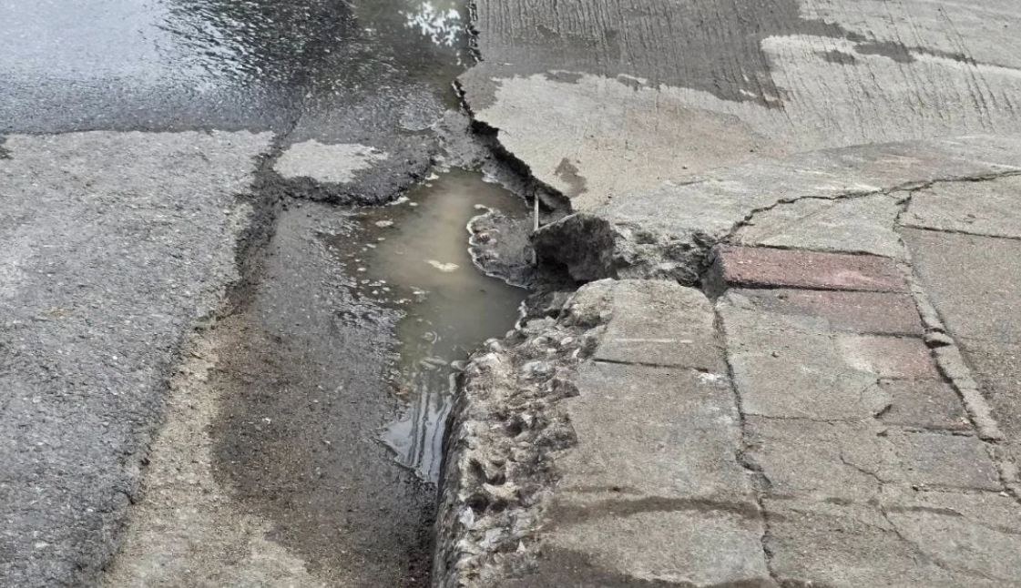 ▲▼曼谷天坑還在搶修！2km外又出現「詭異積水」。（圖／翻攝自泰國日報）