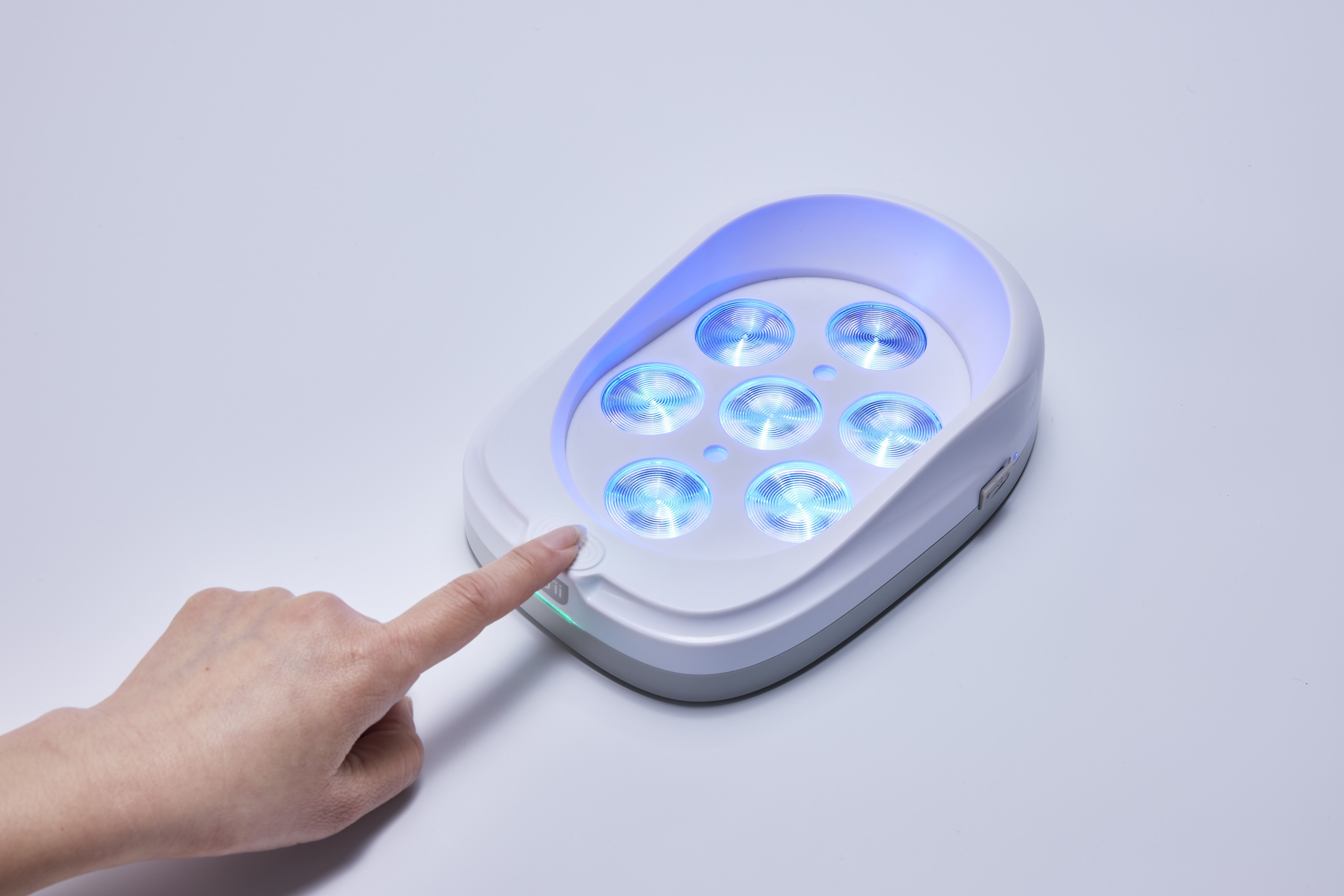 自來水,氯,喝水,飲水,飲用水,過濾,濾水,UVC深紫外光,UVC光除菌,濾水壺,除菌壺（圖／業者提供）