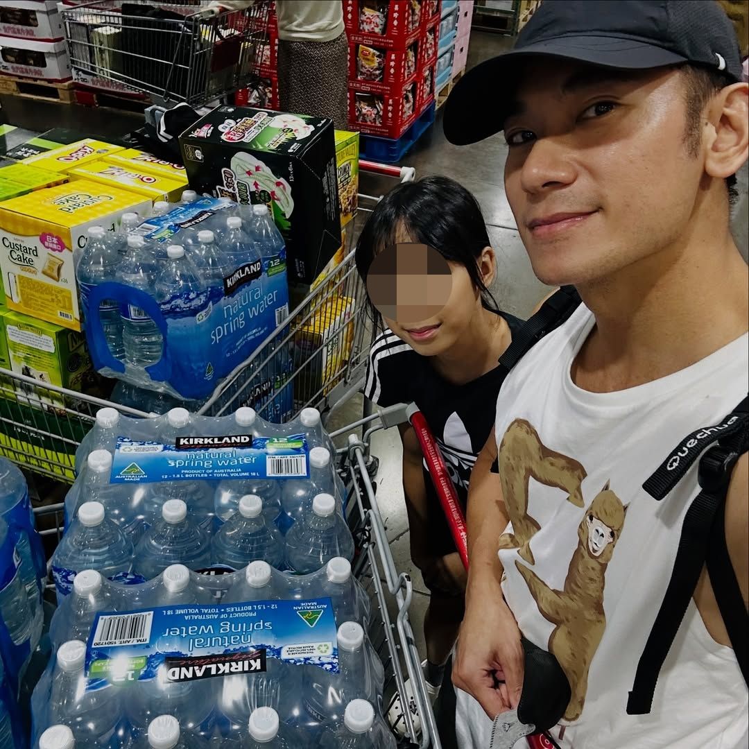 ▲▼亮哲帶女兒「衝賣場掃物資」賑災：別只出張嘴。（圖／翻攝自Instagram／checkitliang）