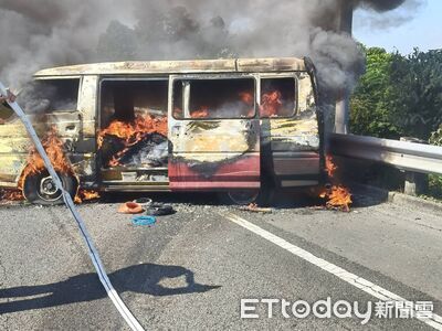 快訊／國3新市路段廂型車突起火！2人驚險逃生