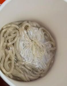 噁！汪小菲「麻六記」酸辣粉又出包　消費者怒：連開四盒都發霉