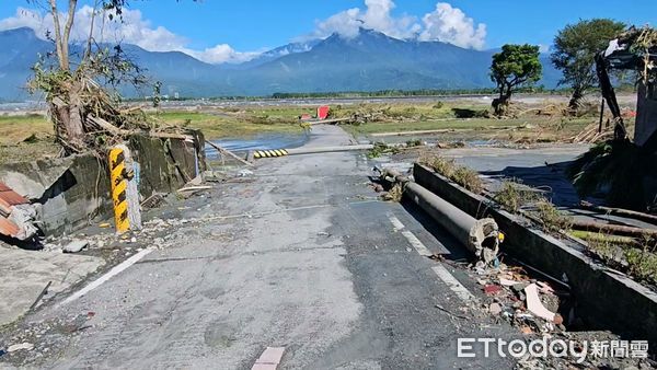 ▲▼      阿陶莫部落位於馬太鞍溪的急彎處       。（圖／攝影中心攝）