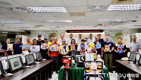 ▲內政部消防署赴台南市消防局訪視，實地了解義消與志工防救災能量。（記者林東良翻攝，下同）