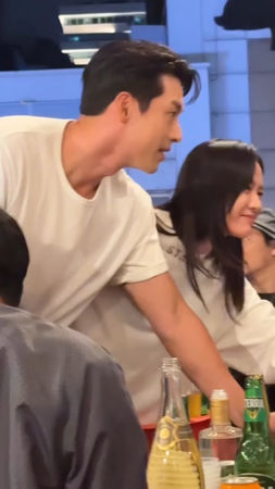 ▲▼我來支持老婆！玄彬、孫藝真罕見合體閃炸　慶功宴甜蜜互動全被拍。（圖／翻攝自片商IG）