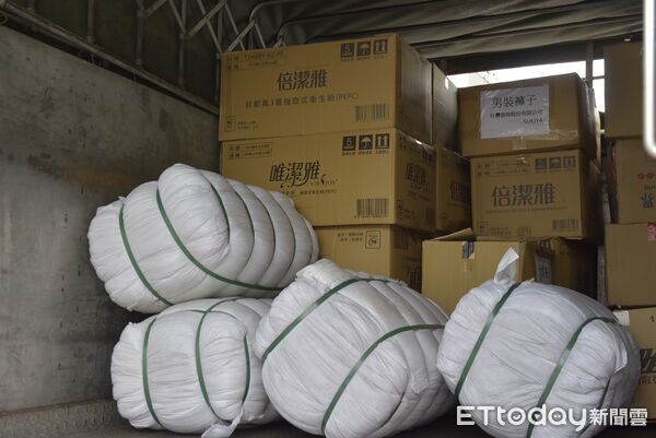 ▲▼花蓮市公所調度重機具及大量生活物資前往災區馳援。（圖／花蓮市公所提供，下同）