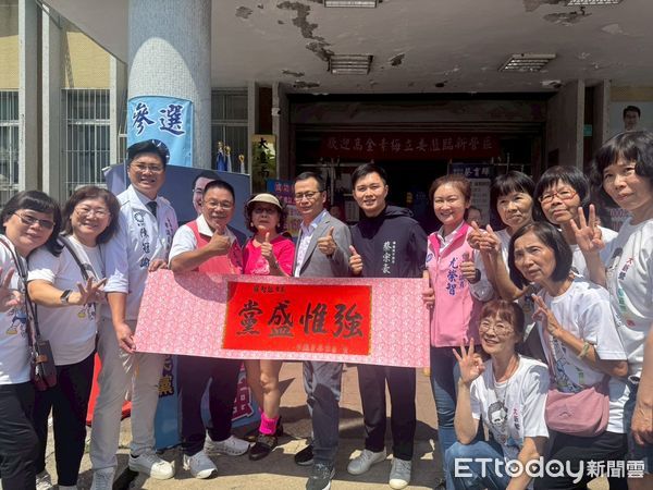 ▲台南藍營支持者於新營集會，約400人齊聚力挺羅智強競選國民黨主席。（記者林東良翻攝，下同）