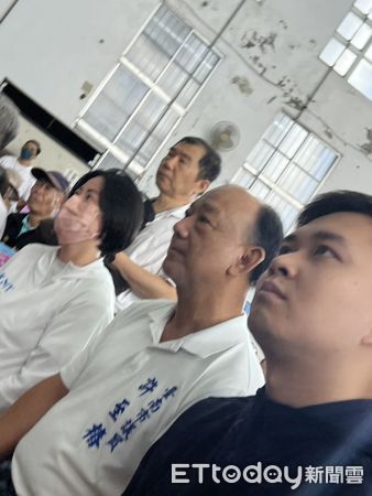 ▲台南藍營支持者於新營集會，約400人齊聚力挺羅智強競選國民黨主席。（記者林東良翻攝，下同）