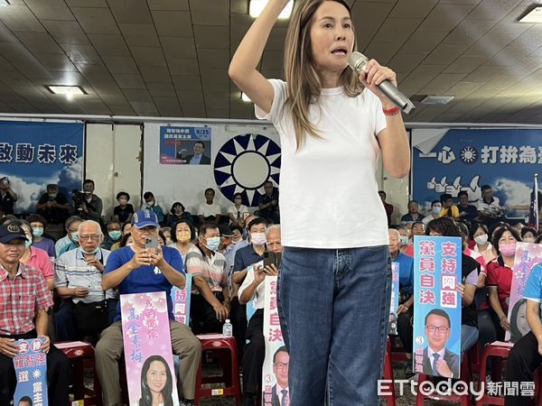 ▲台南藍營支持者於新營集會，約400人齊聚力挺羅智強競選國民黨主席。（記者林東良翻攝，下同）