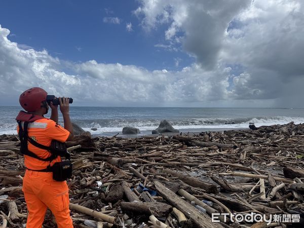 ▲海巡署東部分署集結近百人進入花蓮光復鄉災區救援。（圖／記者張君豪翻攝）