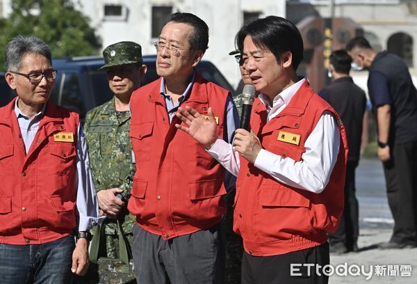 ▲▼ 因強颱「樺加沙」外圍環流帶來可觀雨量，導致花蓮馬太鞍溪堰塞湖溢流，洪峰沖毀馬太鞍溪橋，大水漫入光復鄉市區造成極大災情，總統賴清德今（25）日由國防部長顧立雄陪同前往光復淨水廠關心搶修復原進度暨復水情形。（圖／記者李毓康攝）