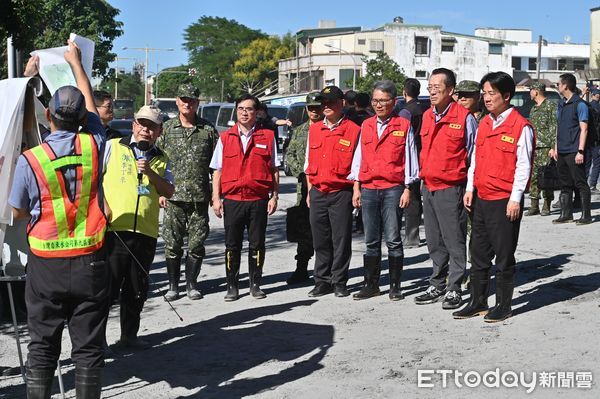 ▲▼ 因強颱「樺加沙」外圍環流帶來可觀雨量，導致花蓮馬太鞍溪堰塞湖溢流，洪峰沖毀馬太鞍溪橋，大水漫入光復鄉市區造成極大災情，總統賴清德今（25）日由國防部長顧立雄陪同前往光復淨水廠關心搶修復原進度暨復水情形。（圖／記者李毓康攝）