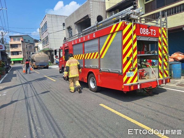 ▲▼ 朴警迅速處置車輛故障起火 守護民眾生命財產安全。（圖／朴子分局提供）