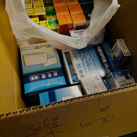 ▲▼亮哲帶女兒「衝賣場掃物資」賑災：別只出張嘴。（圖／翻攝自Instagram／checkitliang）