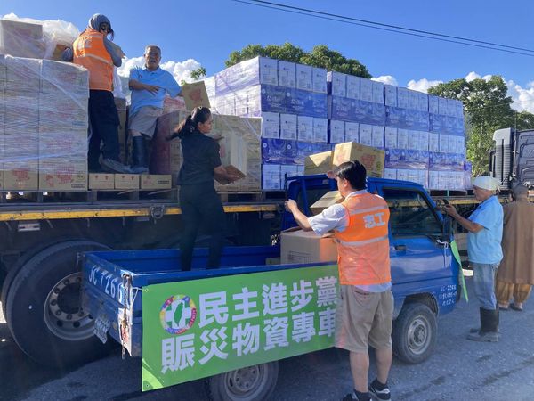 ▲▼民進黨志工隊赴花蓮救災。（圖／民進黨提供）