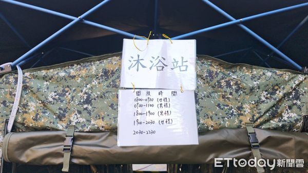 ▲▼國軍出動6組新式「野戰移動沐浴機」供災民與救災人員使用　             。（圖／記者陳煥丞攝）