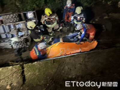 快訊／孝子果農沒回家吃晚餐！妻上山找人　驚見車翻山溝壓死他