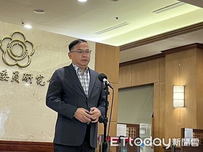 快訊/黃國昌被爆指揮狗仔團隊跟監政敵 王義川怒提告:臭卒仔