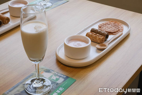 ▲乙木羊牧場共飼養200多頭泌乳羊，為阿爾拜因(Alpine)及撒能(Saanen)兩個品種。（圖／記者彭懷玉攝）