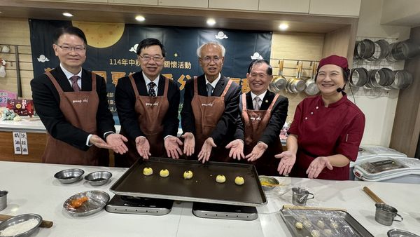 ▲▼更保台北分會舉辦中秋關懷活動作月餅。（圖／北檢提供）