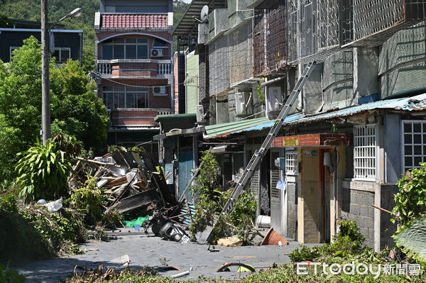 ▲▼強颱「樺加沙」外圍環流帶來可觀雨量，導致花蓮馬太鞍溪堰塞湖溢流，洪峰沖毀馬太鞍溪橋，大水漫入光復鄉市區造成極大災情。（圖／記者李毓康攝）