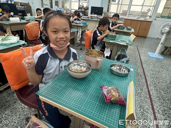 ▲▼    中埔國小中央廚房推出「束脩六禮餐」　敬師感恩寓教於食  。（圖／中埔國小提供）