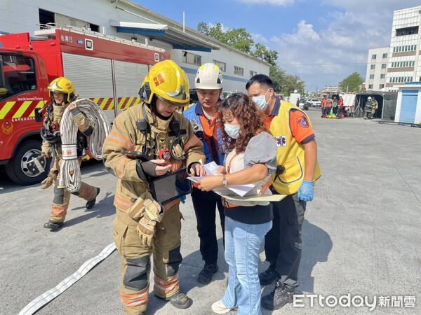 ▲台南市消防局第七大隊於安平工業區舉行危險物品倉儲搶救演練，模擬實戰情境。（記者林東良翻攝，下同）