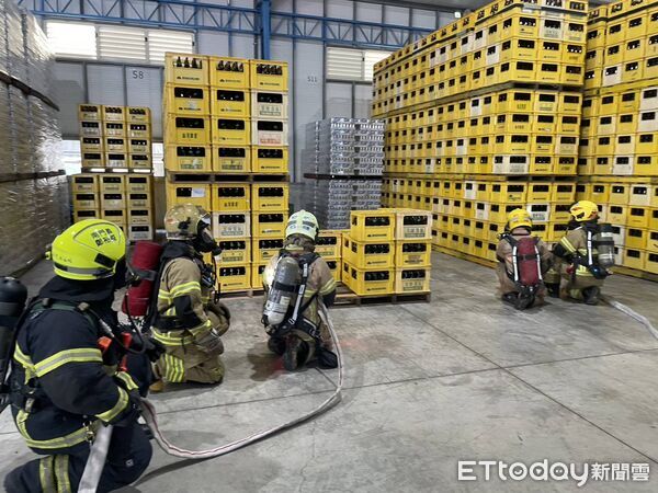 ▲台南市消防局第七大隊於安平工業區舉行危險物品倉儲搶救演練，模擬實戰情境。（記者林東良翻攝，下同）