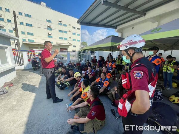 ▲台南市消防局第七大隊於安平工業區舉行危險物品倉儲搶救演練，模擬實戰情境。（記者林東良翻攝，下同）