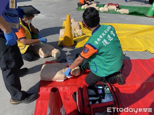 ▲台南市消防局第七大隊於安平工業區舉行危險物品倉儲搶救演練，模擬實戰情境。（記者林東良翻攝，下同）