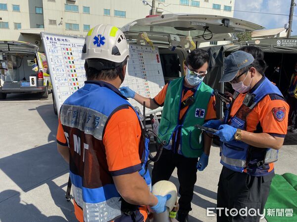 ▲台南市消防局第七大隊於安平工業區舉行危險物品倉儲搶救演練，模擬實戰情境。（記者林東良翻攝，下同）