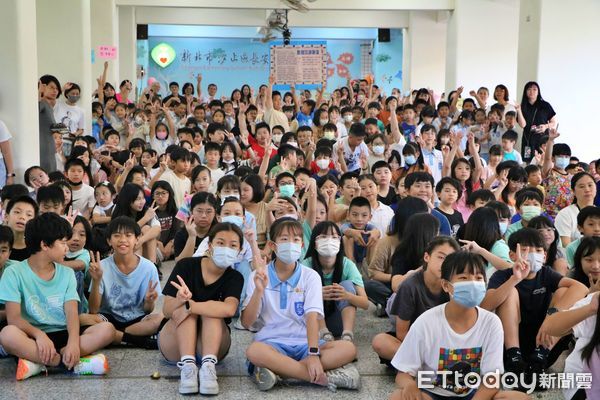 ▲新北長安國小敬師奉茶。（圖／新北市長安國小提供）