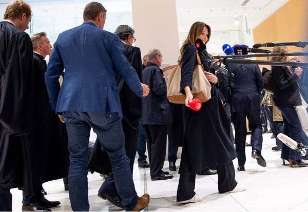 ▲▼法前總統判刑5年「超模妻子」大暴走　怒拔記者麥克風套丟地上。法國前總統沙柯吉（Nicolas Sarkozy）與他的前超模妻子布魯妮（Carla Bruni）（圖／達志影像／美聯社）