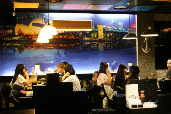 ▲▼宜蘭羅東「邦迪岩燒餐廳」，400度高溫石板牛排自己煎，香濃螺旋酥皮濃湯！。（圖／部落客水晶提供）