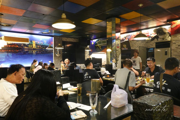 ▲▼宜蘭羅東「邦迪岩燒餐廳」，400度高溫石板牛排自己煎，香濃螺旋酥皮濃湯！。（圖／部落客水晶提供）