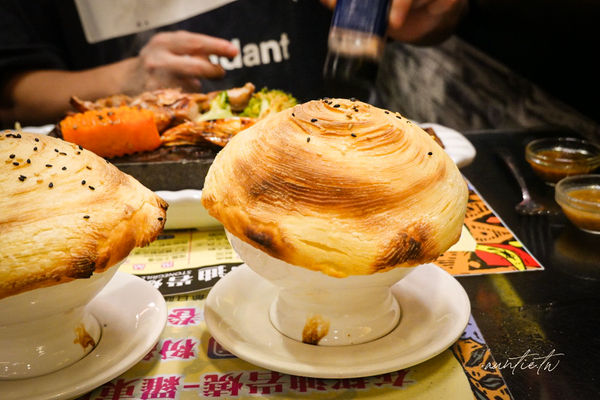 ▲▼宜蘭羅東「邦迪岩燒餐廳」，400度高溫石板牛排自己煎，香濃螺旋酥皮濃湯！。（圖／部落客水晶提供）