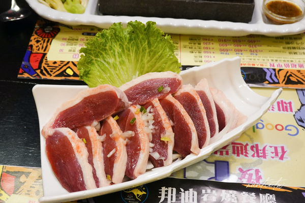 ▲▼宜蘭羅東「邦迪岩燒餐廳」，400度高溫石板牛排自己煎，香濃螺旋酥皮濃湯！。（圖／部落客水晶提供）