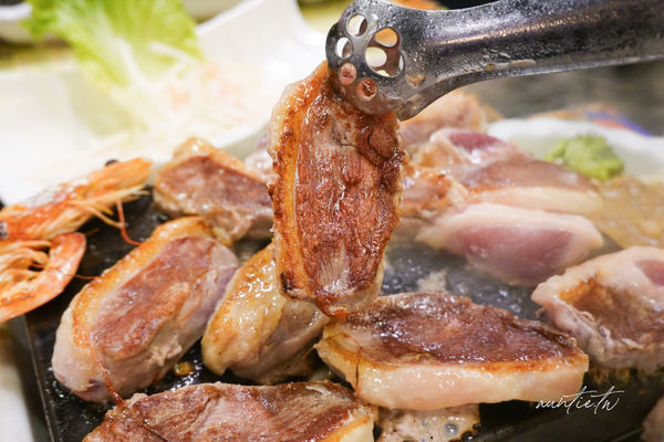 ▲▼宜蘭羅東「邦迪岩燒餐廳」，400度高溫石板牛排自己煎，香濃螺旋酥皮濃湯！。（圖／部落客水晶提供）