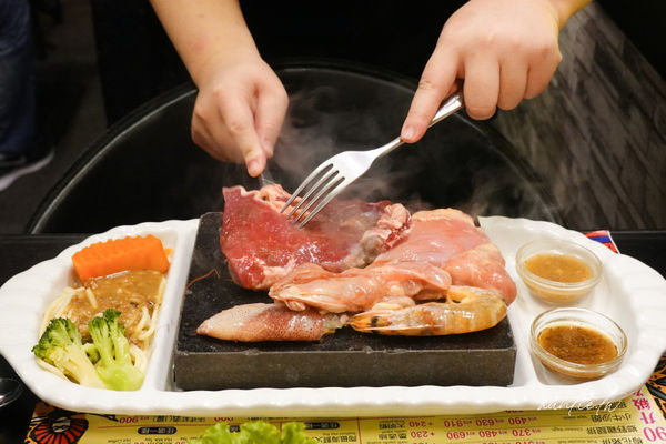 ▲▼宜蘭羅東「邦迪岩燒餐廳」，400度高溫石板牛排自己煎，香濃螺旋酥皮濃湯！。（圖／部落客水晶提供）