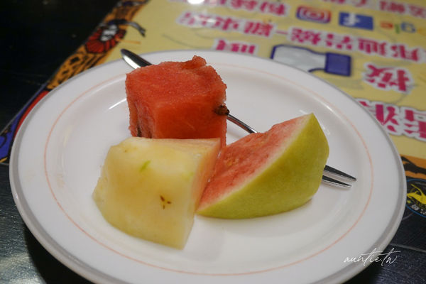 ▲▼宜蘭羅東「邦迪岩燒餐廳」，400度高溫石板牛排自己煎，香濃螺旋酥皮濃湯！。（圖／部落客水晶提供）