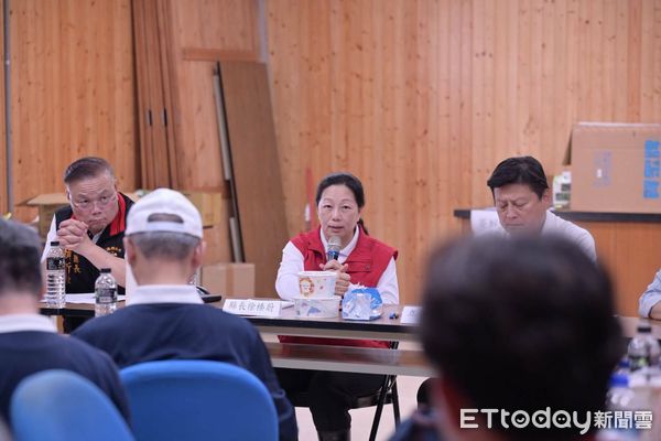 ▲▼災害應變中心在光復糖廠前進指揮所召開定期災後復原會議，由縣長徐榛蔚親自主持。（圖／花蓮縣政府提供，下同）